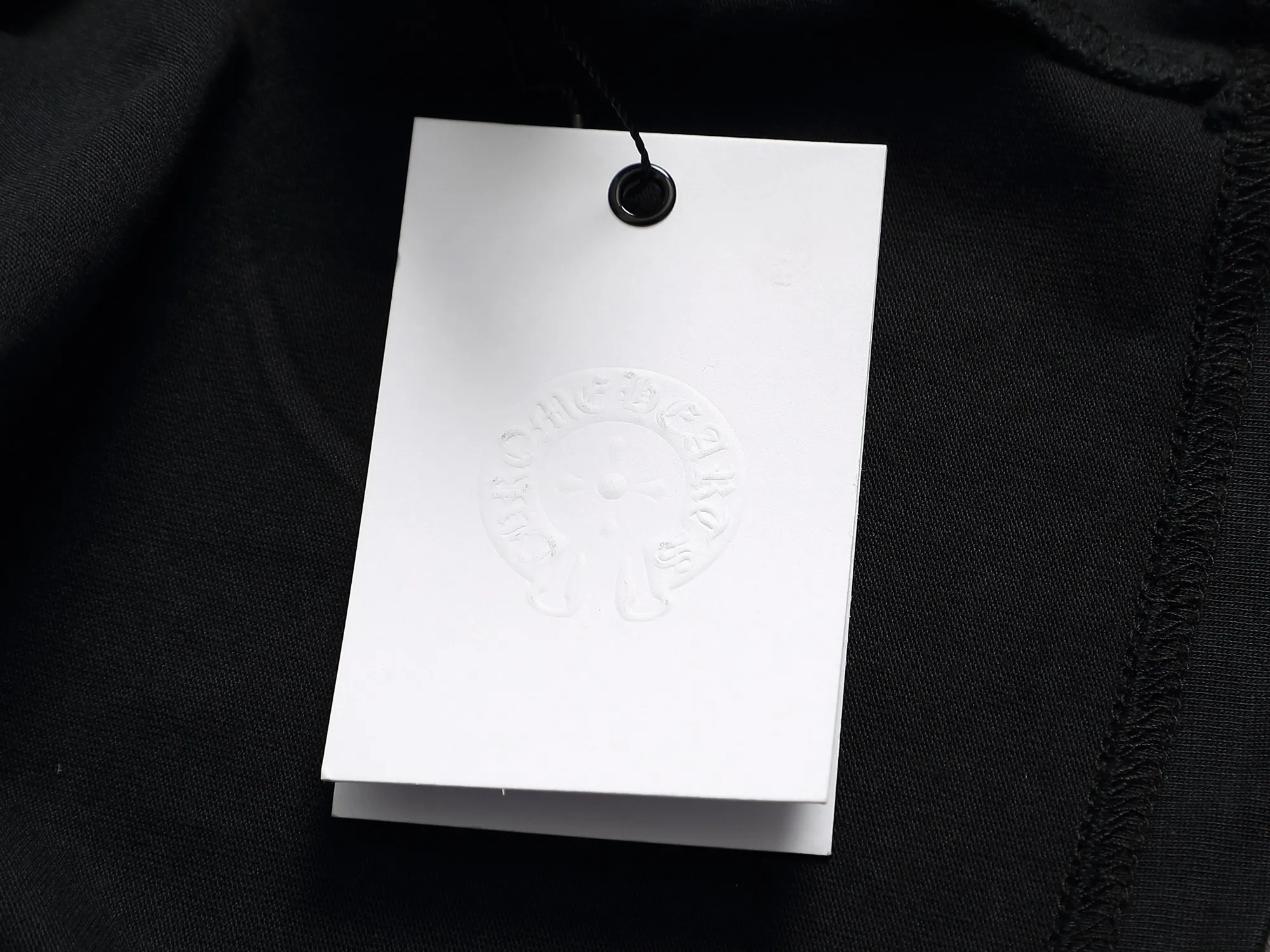 🅿️220 Chrome hearts ch Chrome hearts cross leather short-sleeved T-shirts. Large version. Loose and stylish. The difference is the low version, the slim version, the upper body and the crotch. 100% commitment: top quality, not fast food. The highest version on the market. Top quality, 320 grams. 26 custom-dyed double yarn cotton, same style for men and women, complete with three standards. Color: black, purple, khaki, brown Size: XS-L Size chart: